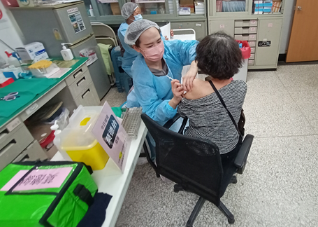 11102長者新冠疫苗接種照片1
