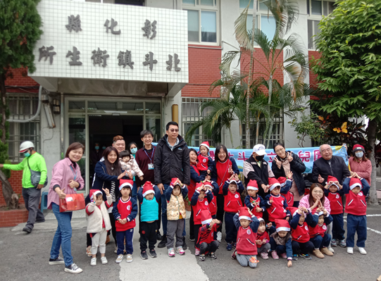 11312 老幼共融_兒童廣場舞與銀髮社區長者互動 相本
