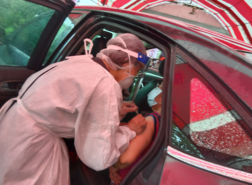 1100619九十歲彰化長者疫苗施打得來速 相本