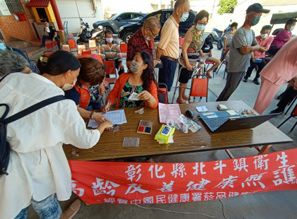 112 10 社區疫苗接種站-志工熱心服務 相本